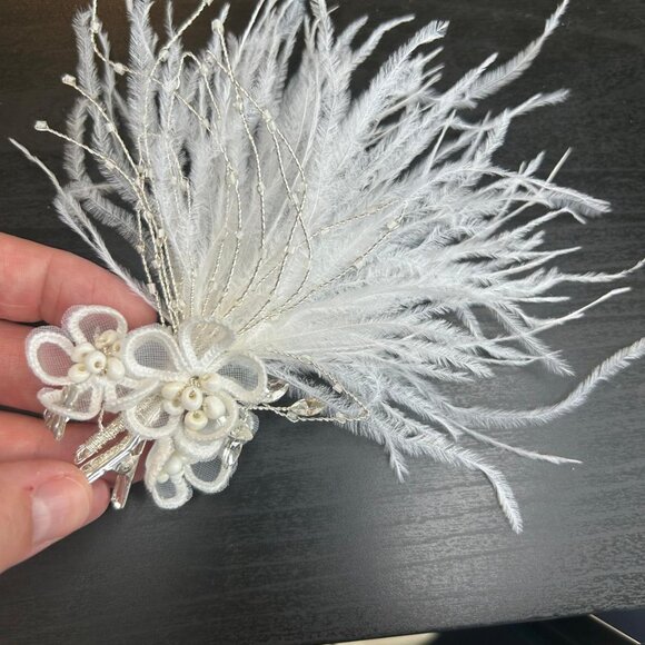 White Flapper Inspired Feather Bridal Hair clip - Vintage 1920's Accessory - Picture 1 of 3